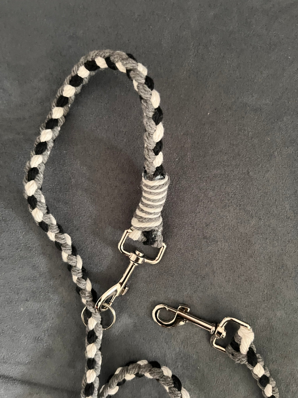Set aus rund geflochtener Hundeleine mit passendem Halsband (beides grössenverstellbar)
