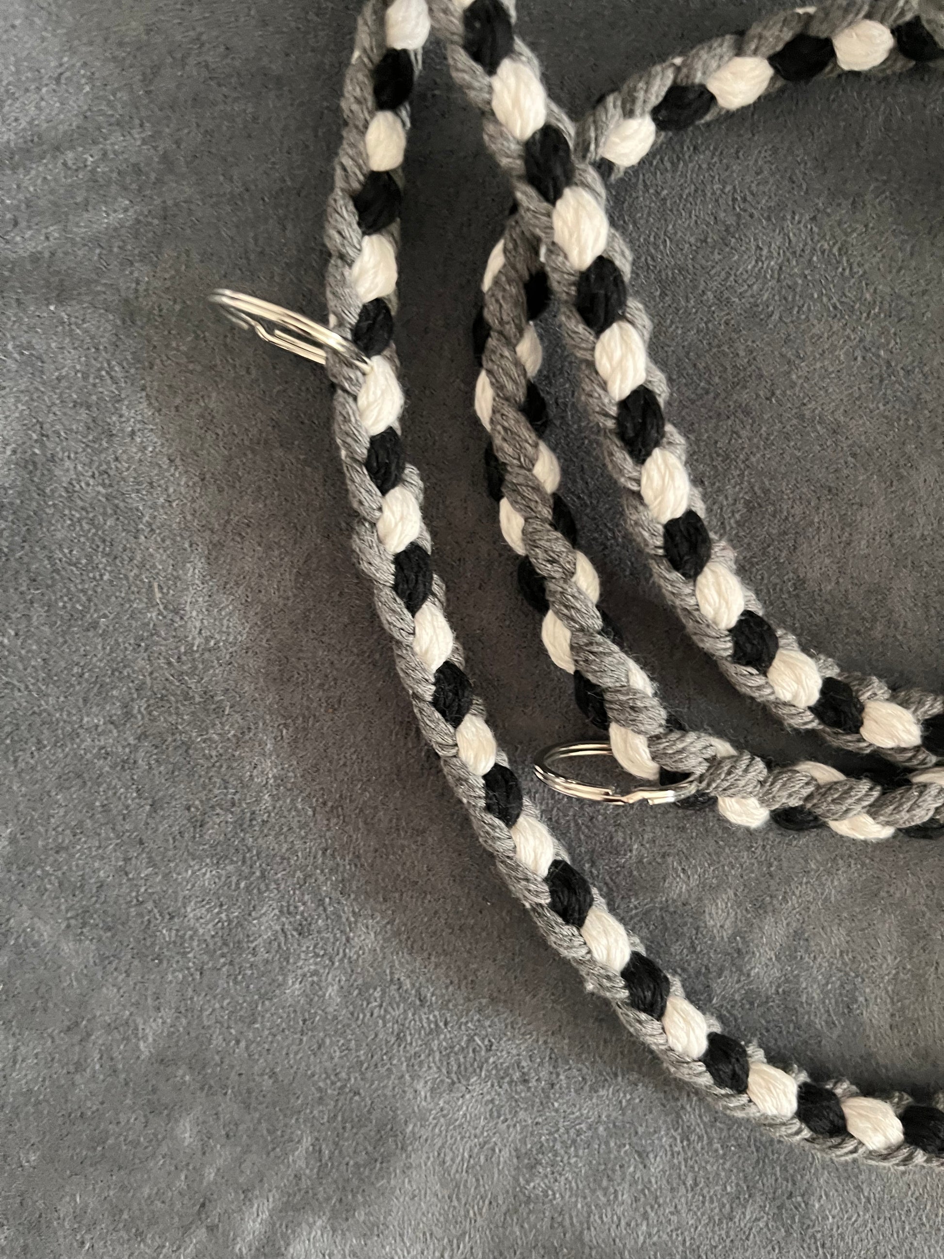 Set aus rund geflochtener Hundeleine mit passendem Halsband (beides grössenverstellbar)