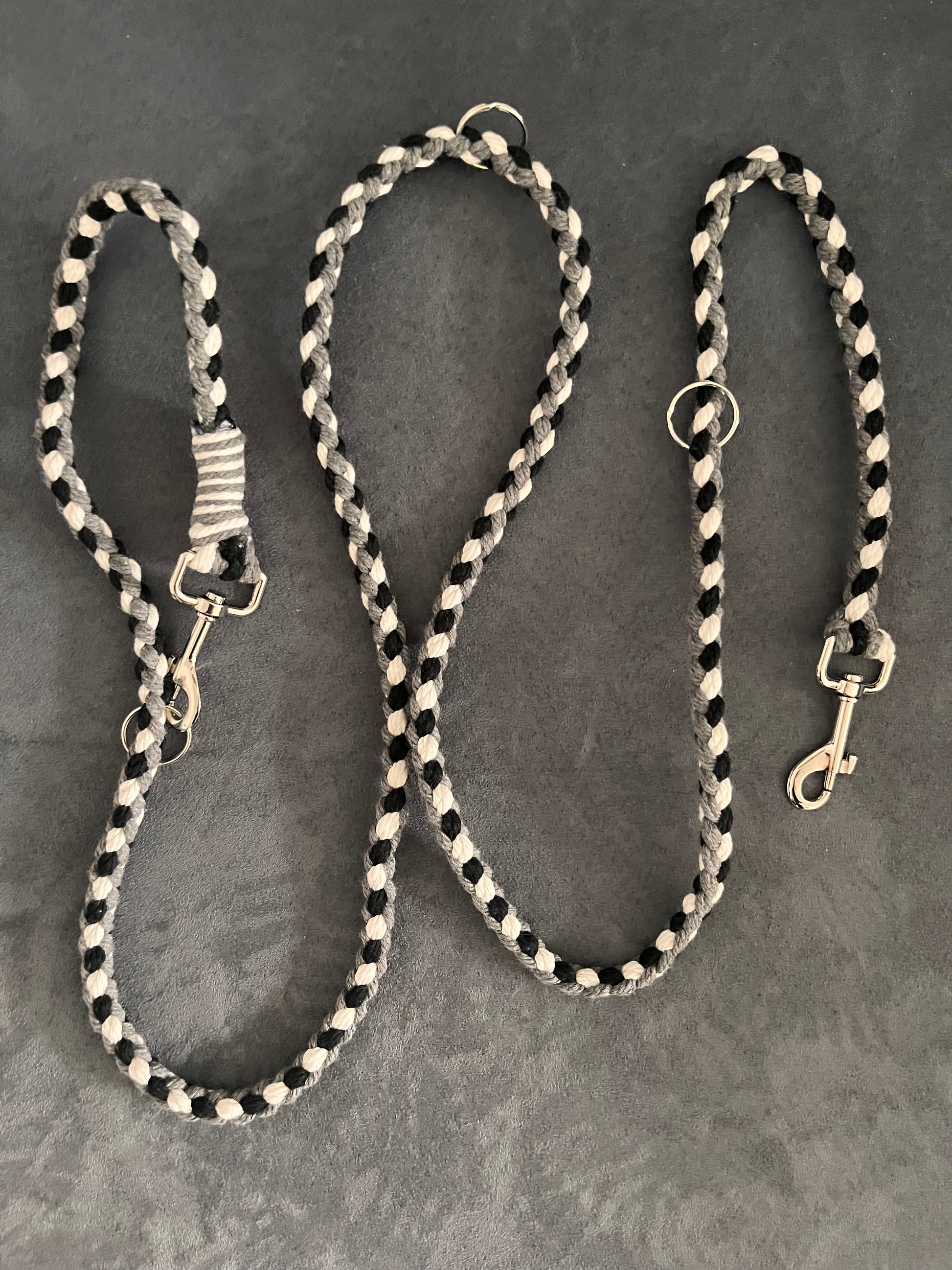 Set aus rund geflochtener Hundeleine mit passendem Halsband (beides grössenverstellbar)
