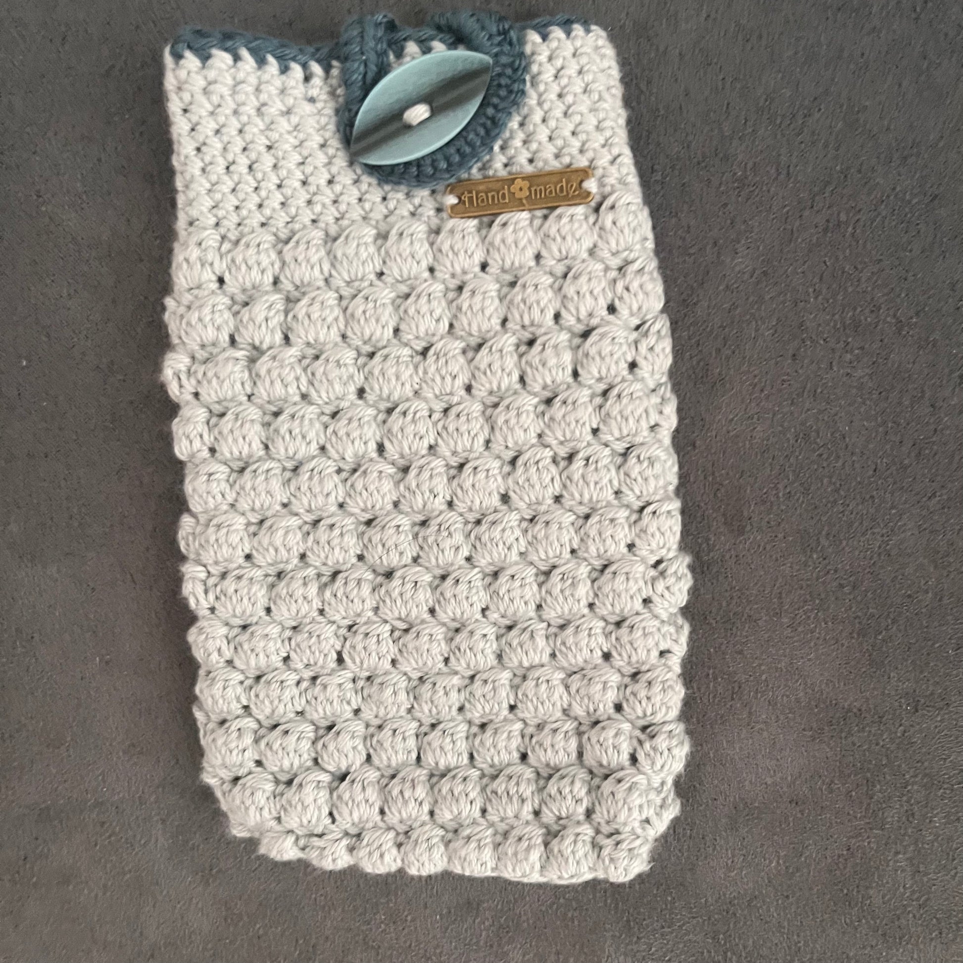 Stilvoll, handgemacht und immer dabei – gehäkelten Handytaschen